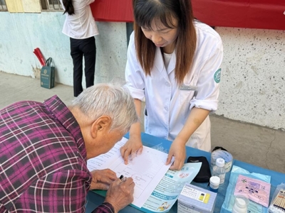 科学控体重 健康长相伴 系列宣传走进百姓家，健康咨询服务落地见效